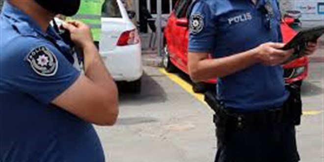 Hatay'da otomobilin yakıt deposundan 11 ruhsatsız tabanca çıktı