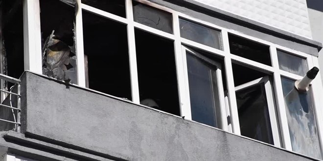 Sivas'ta buzdolabından çıkan yangında mutfak kullanılamaz hale geldi