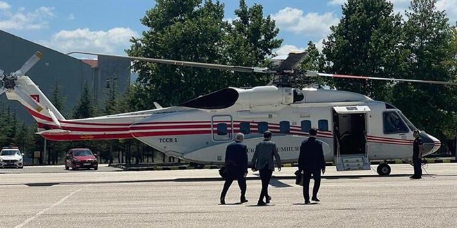 Binali Yıldırım'ı taşıyan helikopter acil iniş yaptı