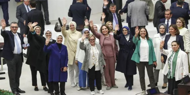 Vekillerden gece yarısı operasyonu: Maaş zammına muhalefet yok!
