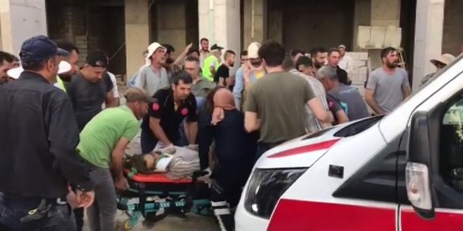 İnşattan düşen işçi hayatını kaybetti, çalışanlar sağlık ekiplerine saldırdı