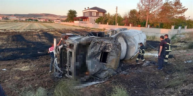 Şarampole devrilen tanker alev aldı, sürücü öldü