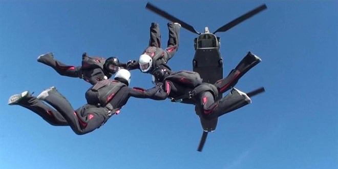 TSK Paraşüt Takımı bir atlayışta alınan en yüksek puan rekorunu kırdı