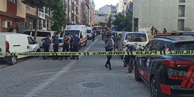 Annesi ile iki kardeşini öldürdükten sonra kendini vurdu