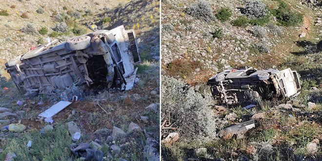 Tar�m i��ilerini ta��yan minib�s devrildi: 2 �l�, 17 yaral�