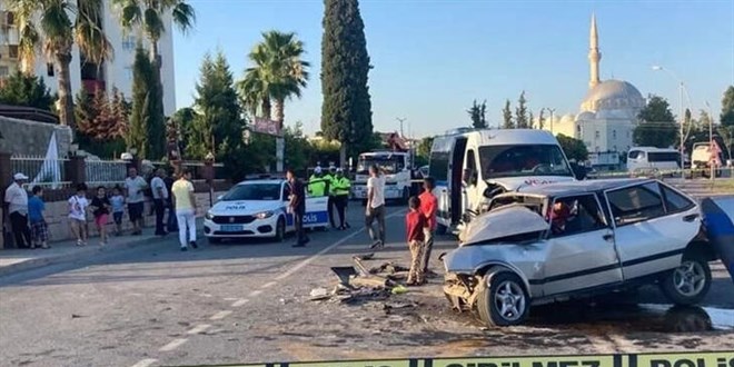Tarsus'taki kazada yaralanan 4 kişiden 2'si kurtarılamadı