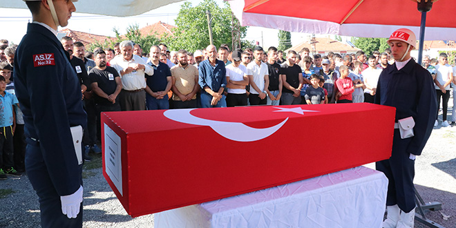 Otobüs kazasında ölen sözleşmeli er Ceyhun Erol toprağa verildi