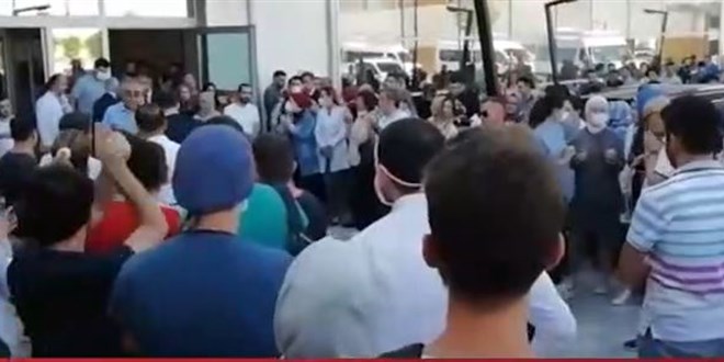 Konya'da sağlık çalışanlarından Valiye alkışlı protesto