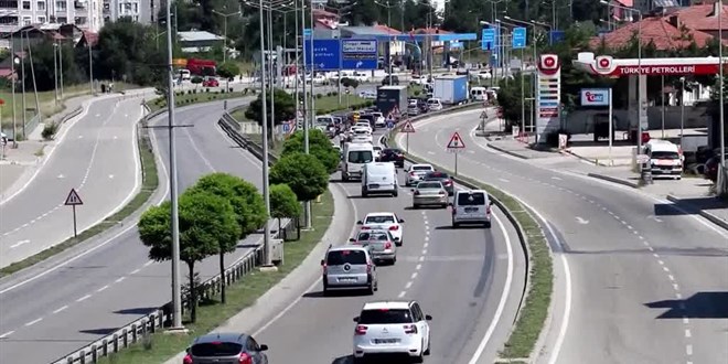 Ankara-Samsun kara yolunda trafik younluu yaanyor