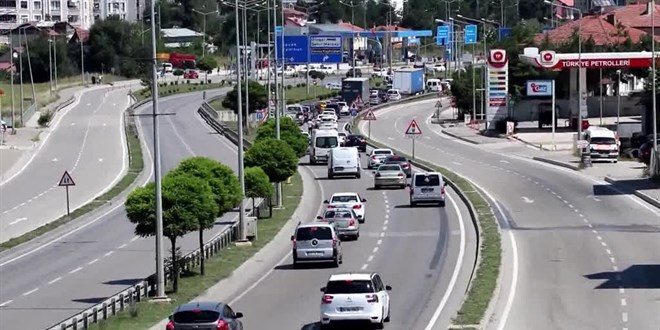 Ankara-Samsun kara yolunda trafik yoğunluğu yaşanıyor