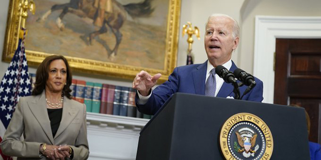 Biden'dan yeni gaf: Kendisine yazılan cümleyi okudu