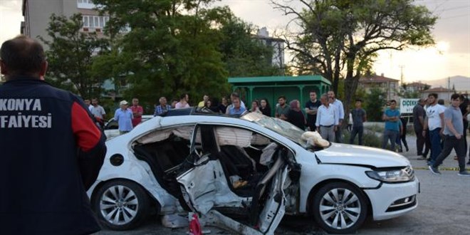 Konya'da iki otomobil arpt: 15 yaral