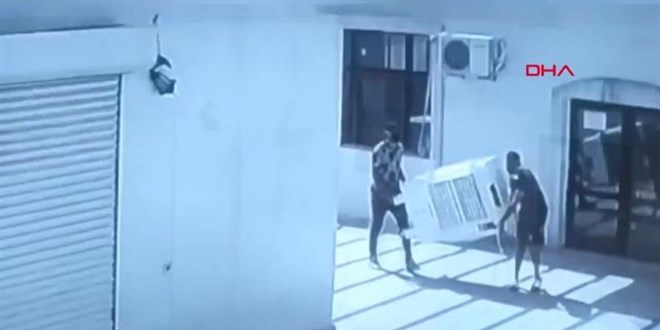 Taziye evinden klima çalan 2 kişi yakalandı