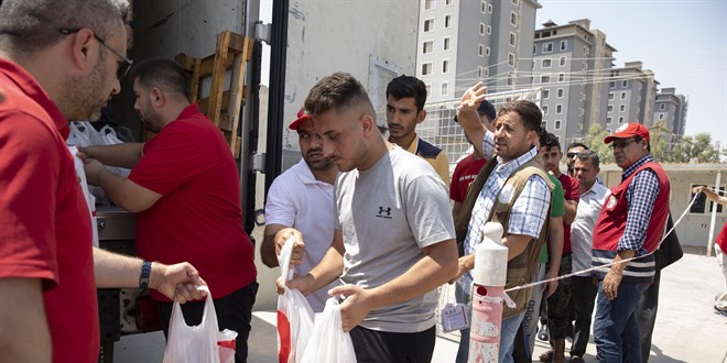 Türk Kızılaydan Erbil'deki mülteci kamplarına kurban eti yardımı