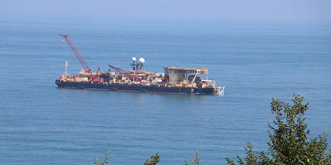 Karadeniz'deki doğal gazı taşıyacak boruların derin sulara serimi başladı
