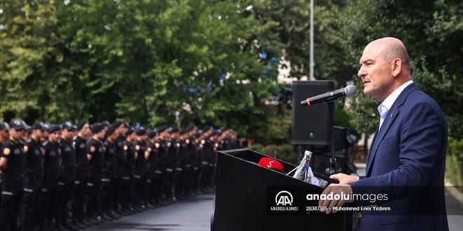 İçişleri Bakanı Soylu, İstanbul'da çevik kuvvet polisleriyle bayramlaştı
