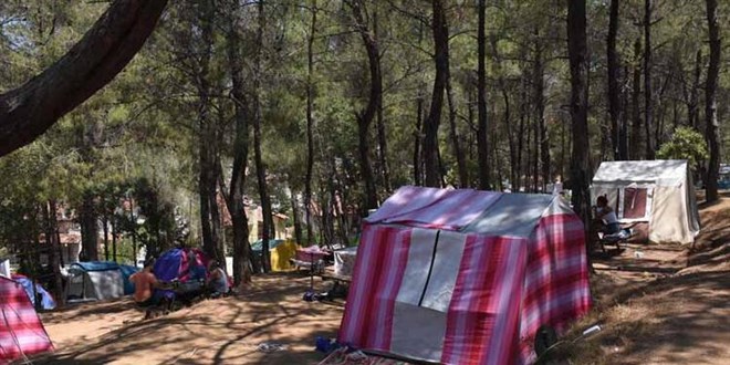 Bayramda doğayla iç içe çadır ve karavan tatiline yoğun ilgi