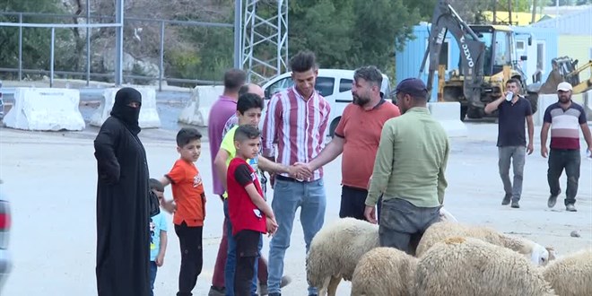 Kurban Bayramı'nın üçüncü gününde de kurbanlık alışveriş sürdü