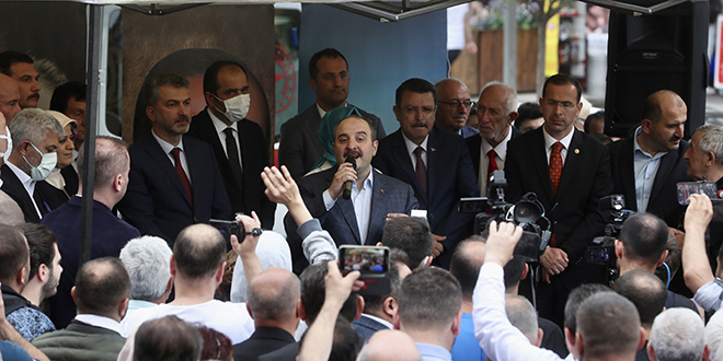 Bakan Varank: Cumhurbaşkanımız bu dalgalı denizden de bu gemiyi çıkarabilecek tek lider