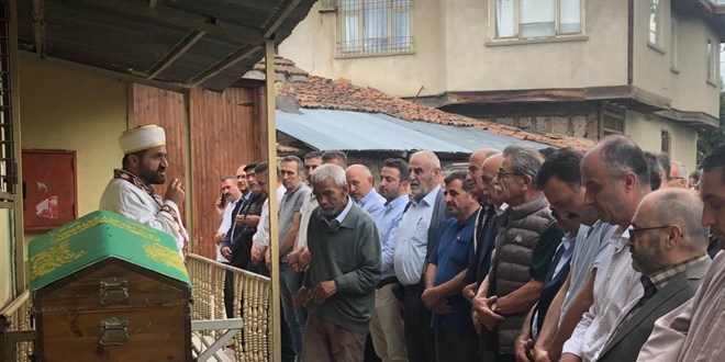 6. kattan düşerek ölen öğretmen toprağa verildi