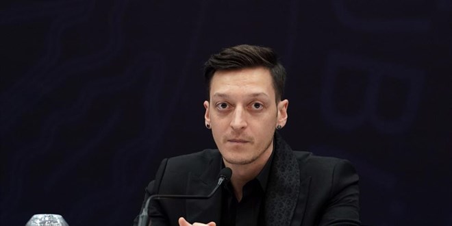 Mesut Özil, Başakşehir'le anlaştı