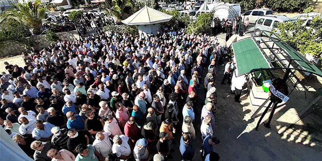 Kazada ölen öğrencinin cenaze namazını öğretmeni kıldırdı