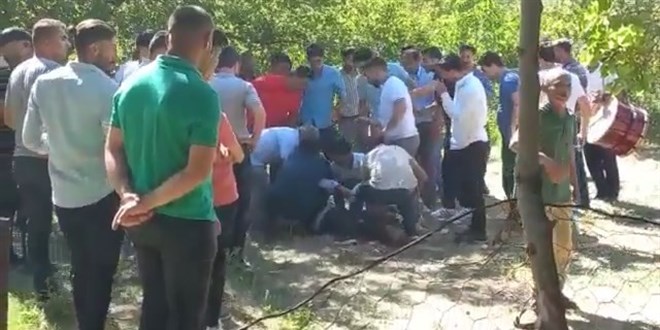 Halay çekerken kalp krizi geçirip hayatını kaybetti, o anlar kameraya yansıdı