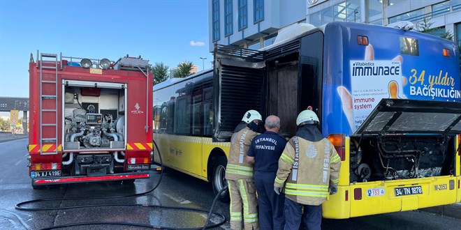 Kadıköy'de İETT otobüsünde çıkan yangın söndürüldü