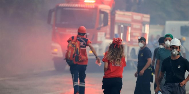Datça'da yangın bölgesindeki vatandaşlara UMKE ekiplerince sağlık hizmeti verildi