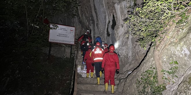 Karabük'te Türkiye'nin 4. büyük mağarası Mencilis'e giren 4 kişi mahsur kaldı