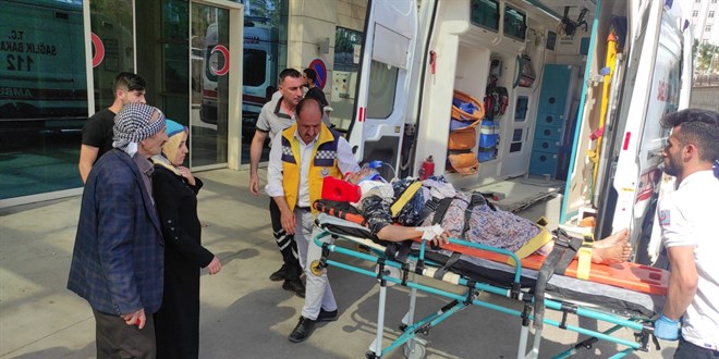 Siirt'te tarım aracının devrilmesi sonucu 3 kişi yaralandı