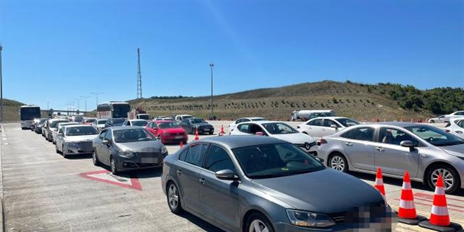 Tatilcilerin dönüş yolculuğu devam ediyor