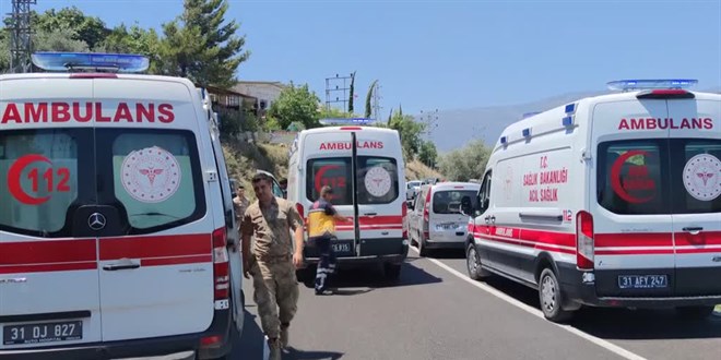 Hatay'da devrilen engelli motosikletindeki 3 kişi yaralandı