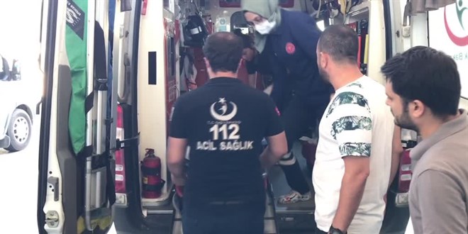 Adana'da evlerinde bıçaklı ve silahlı saldırıya uğrayan çift yaralandı