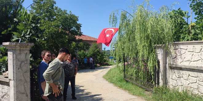Şehit Piyade Teğmen Civelek'in şehadet haberi Sakarya'daki ailesine verildi