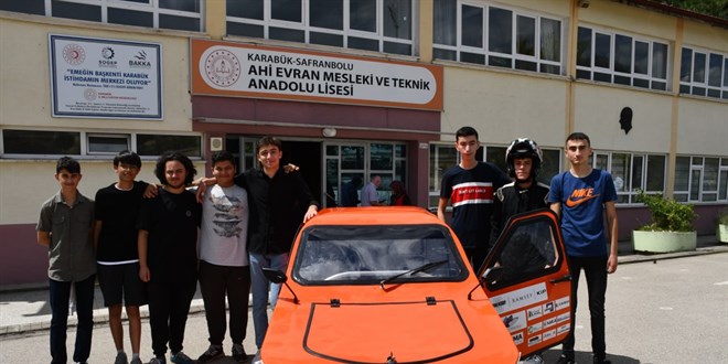 Karabük'te lise öğrencilerinin tasarladığı elektrikli araçlar TEKNOFEST'e uğurlandı