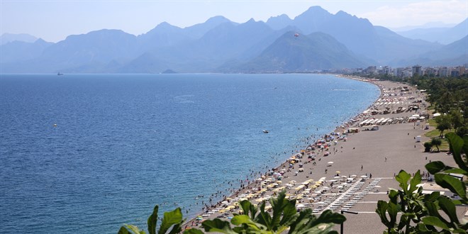 Antalya'da sıcaklık mevsim normalleri üzerinde seyredecek