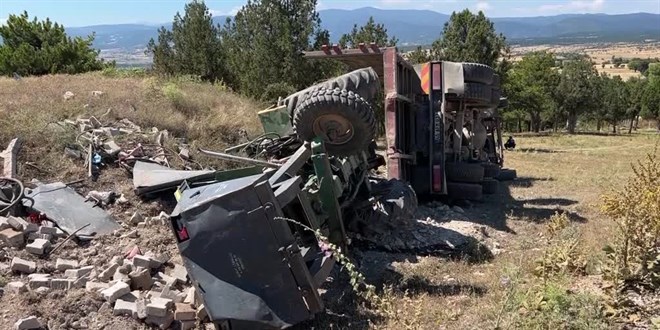 Kütahya'da freni boşalan kamyondan atlayan 1 kişi öldü, 1 kişi yaralandı