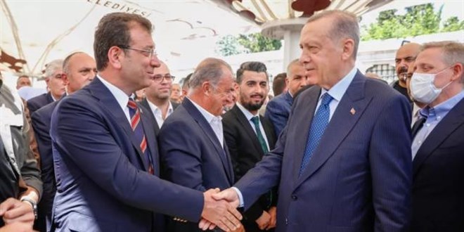 Cenaze törenine damga vuran kare! Erdoğan ve İmamoğlu tokalaştı
