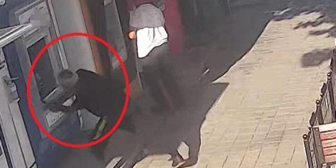 Yalova'da ATM'lere çekiçli saldırı kamerada