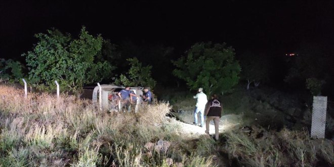 Polis aracı şarampole devrildi: 3 polis memuru yaralandı