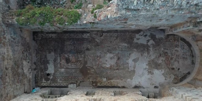 Alanya'da 164 metrekarelik Herakles mozaii bulundu