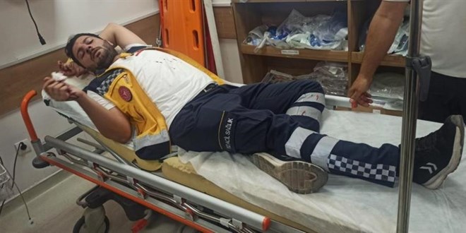 Yol tartışmasında ambulans şoförünün burnu kırıldı
