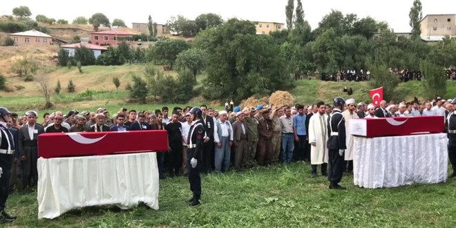 Pençe-Yıldırım Harekatı'nda şehit düşen 4 korucuya veda edildi