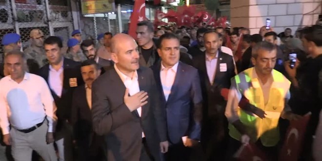 Bakan Soylu, şehit güvenlik korucularının ailelerine taziye ziyaretinde bulundu