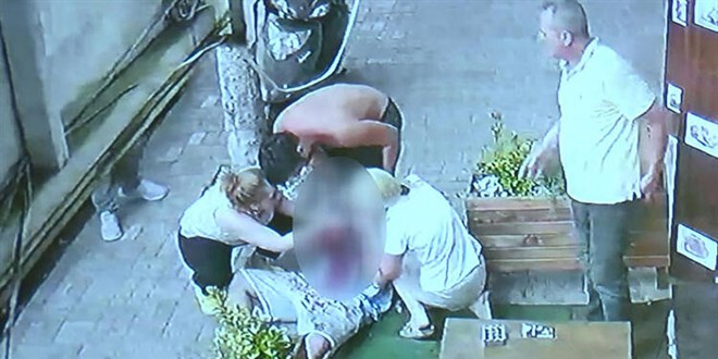 Arkadaşının boğazından bıçakladığı Atakan'a ilk yardımı kasap yaptı
