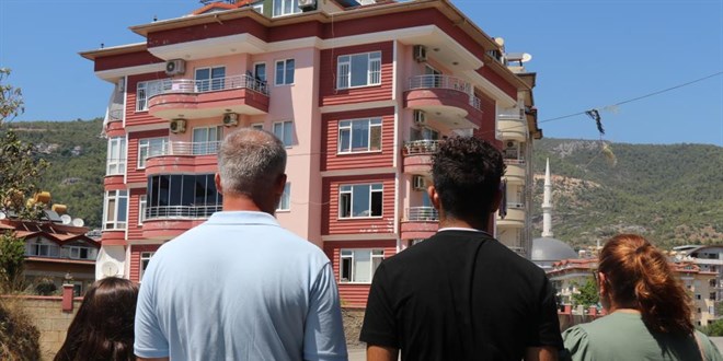 Tatil için geldikleri tapulu evlerine başkaları yerleşmiş