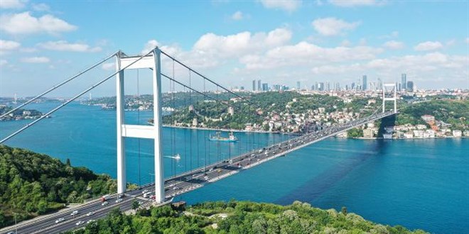 İstanbul Boğazı yeniden gemi trafiğine açıldı