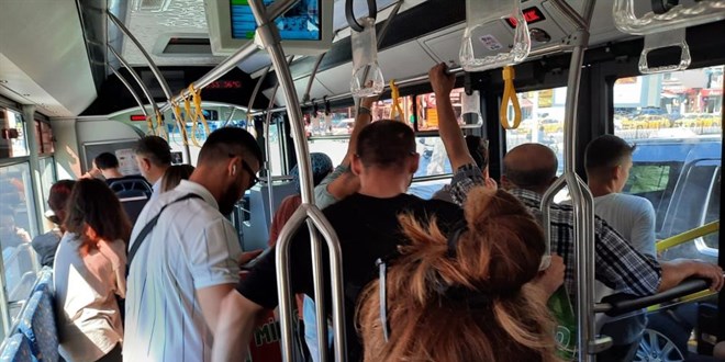 İyilik yapmak için yer veren kadın, yaşlı adamın hışmına uğradı