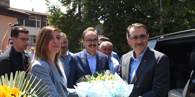 Bakan Dönmez, Bilecik'te selden etkilenen bölgelerde muhtarlarla buluştu